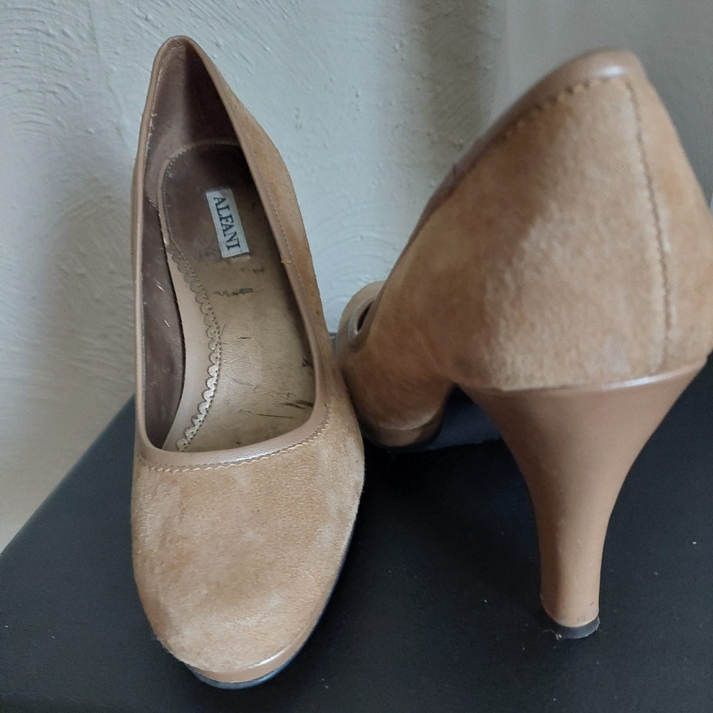 alfani 7.5 tan suede pumps